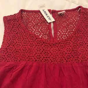 Super cute sleeveless shirt